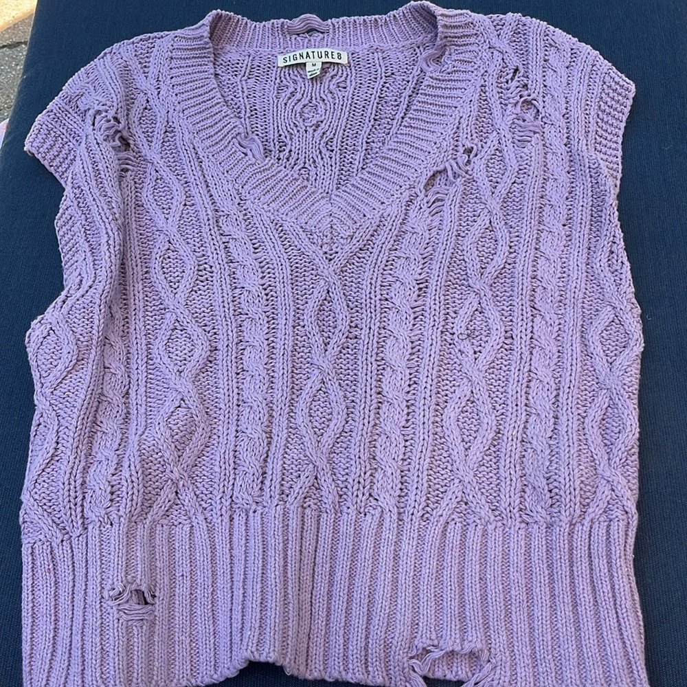 Signature 8 sweater vest